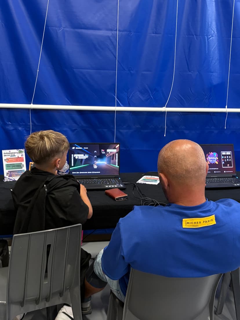 Visiteur jouant à FC25 sur PC lors du Fifa Season 2025