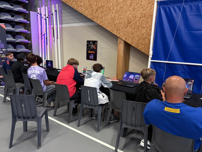 Visiteurs jouant à FC25 sur PC lors du Fifa Season 2025